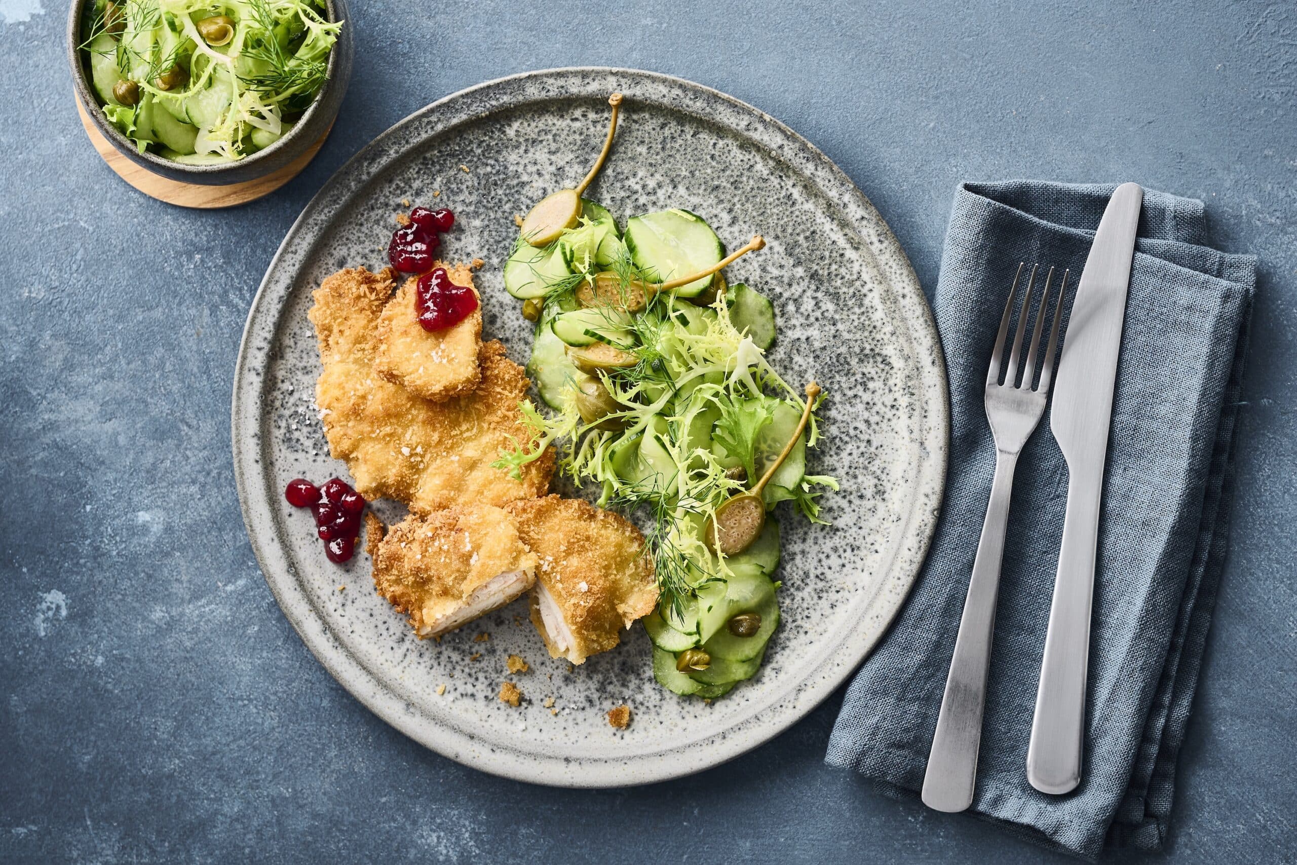 LABEL ROUGE HÄHNCHENBRUSTSCHNITZEL „WIENER ART“ mit Gurken-Kapernsalat ...